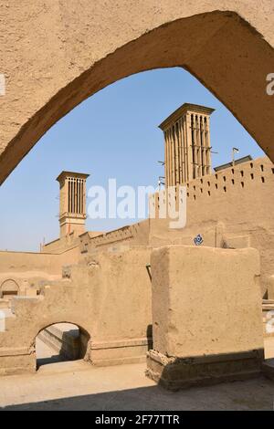 Iran, Yazd, classé au patrimoine mondial de l'UNESCO, Badgirs, coupe-vent traditionnel utilisé pour la climatisation Banque D'Images