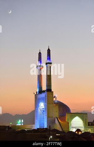 Iran, Yazd, classé au patrimoine mondial par l'UNESCO, mosquée de Jameh (mosquée du vendredi) au coucher du soleil Banque D'Images