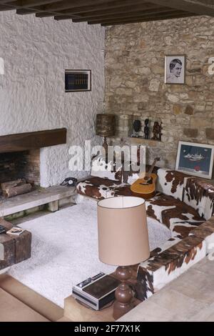 France, Essonne, Dannemois, Moulin de Dannemois, ancien domicile du chanteur Claude François, le salon Banque D'Images