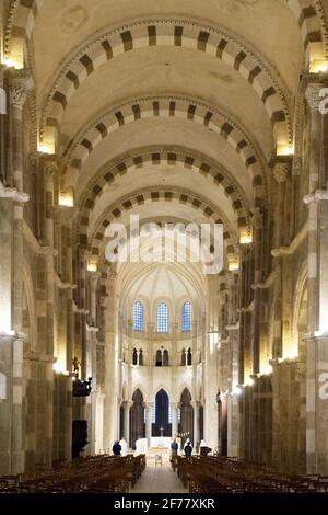 France, Yonne, Parc naturel régional du Morvan, Vezelay, classé au patrimoine mondial de l'UNESCO, les plus Beaux villages de France (les plus beaux villages de France), arrêt sur l'el Camino de Santiago, basilique Sainte Marie Madeleine Banque D'Images