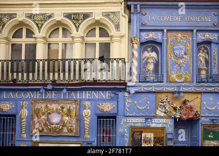 France, Paris, quartier Montparnasse, façade du Théâtre de la Comédie italienne, rue de la Gaite Banque D'Images