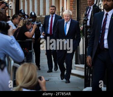 23/07/2019. Londres, Royaume-Uni. Boris Johnson, candidat à la direction du Parti conservateur, laisse un discours à Westminster. Il part après avoir gagné le concours de leadership du parti conservateur . Crédit photo : George Cracknell Wright Banque D'Images