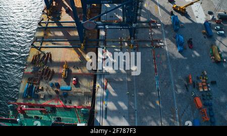 Expédition de grues au-dessus des mers à l'Europe et la Suède . Photo de haute qualité Banque D'Images