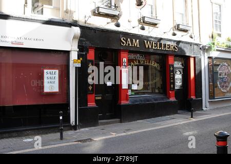 Sam Wellers public House, Upper Borough Walls, Bath UK, un des bains public House les plus populaires, mais fermé après des mois de restrictions de covid. Banque D'Images