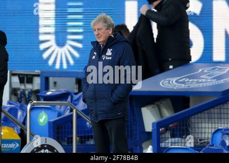 Everton, Royaume-Uni. 05 avril 2021. Roy Hodgson, directeur du Crystal Palace, regarde. Premier League Match, Everton v Crystal Palace à Goodison Park à Liverpool le lundi 5 avril 2021. Cette image ne peut être utilisée qu'à des fins éditoriales. Utilisation éditoriale uniquement, licence requise pour une utilisation commerciale. Aucune utilisation dans les Paris, les jeux ou les publications d'un seul club/ligue/joueur. photo par Chris Stading/Andrew Orchard sports Photography/Alamy Live News crédit: Andrew Orchard sports Photography/Alamy Live News Banque D'Images