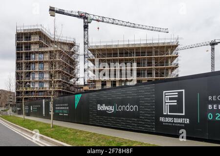 Construction de nouveaux immeubles par Bellway à Barking Riverside, Londres Angleterre Royaume-Uni Banque D'Images