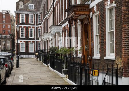 Townhouses sur Queen Anne's Gate à Westminster, Londres Angleterre Royaume-Uni UK Banque D'Images