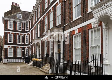 Townhouses sur Queen Anne's Gate à Westminster, Londres Angleterre Royaume-Uni UK Banque D'Images