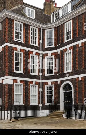 Townhouses sur Queen Anne's Gate à Westminster, Londres Angleterre Royaume-Uni UK Banque D'Images