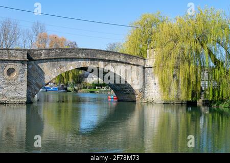 Pont Halfpenny traversant la Tamise à Lechlade, Gloucestershire, Angleterre Banque D'Images