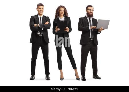 Groupe de jeunes hommes d'affaires se posant isolés sur fond blanc Banque D'Images