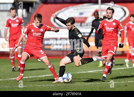 CRAWLEY, ANGLETERRE. 5 AVRIL le conor McAleny d'Oldham Athletic tire lors du match Sky Bet League 2 entre Crawley Town et Oldham Athletic au Broadfield Stadium, Crawley, le lundi 5 avril 2021. (Credit: Eddie Garvey | MI News) Credit: MI News & Sport /Alay Live News Banque D'Images