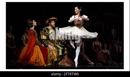 Giselle Ballet en deux actes du Ballet royal. Giselle= Miyako Yoshida, Comte Albrecht = Federico Bonelli, à l'Opéra Royal, Covent Gardenpic David Sandison 9/1/2004 Banque D'Images