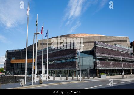 Cardiff, Royaume-Uni. 2 mai 2017. Le Wales Millennium Centre à Cardiff Bay. Centre national des arts, le Wales Millennium Centre comprend un grand théâtre et deux salles plus petites et a ouvert ses portes le 22 janvier 2009. Crédit : Mark Kerrison/Alamy Live News Banque D'Images