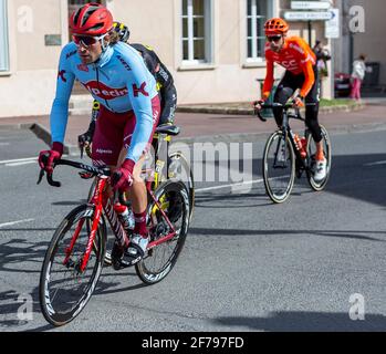 Chatillon-Coligny, France - 10 mars 2019 : le cycliste autrichien Marco Haller os Team Katusha-Alpecin, dans le peloton, à Chatillon-Coligny duri Banque D'Images