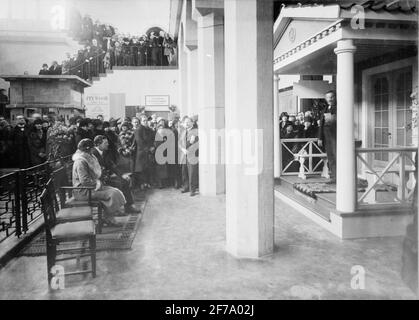Bâtiment et séjour 'exposition à Liljevalchs Konstthall 1928.kronprinsparet Gustav Adolf et Louise visite. Banque D'Images
