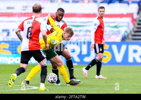 ROTTERDAM, PAYS-BAS - AVRIL 4 : Leroy Fer de Feyenoord Rotterdam, Zian Flemming de Fortuna Sittard pendant le match Eredivisie entre Feyenoord et Banque D'Images