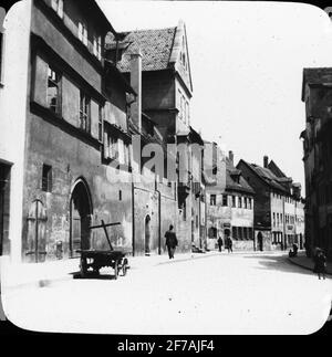 Image de Skiopticone avec motifs de Nuremberg. La photo a été stockée dans un carton étiqueté : Spring Travel 1910. Nuremberg 9. XX. Texte sur image: 'Schildgasse'. Banque D'Images