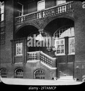 Moniteur Skioptique avec motifs des voyages de Sigurd Curman en Europe. Bâtiment inconnu, Londres. Banque D'Images