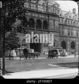 Moniteur Skioptique avec motifs des voyages de Sigurd Curman en Europe. Bâtiment inconnu, Londres. Banque D'Images