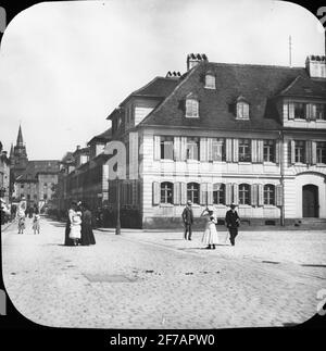 Image de Skioticone avec motifs d'Ansbach. Les gens s'amusent dans une rue inconnue. Banque D'Images