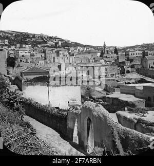 Image de Skipticone. Vue sur la ville, probablement Nazareth. Banque D'Images