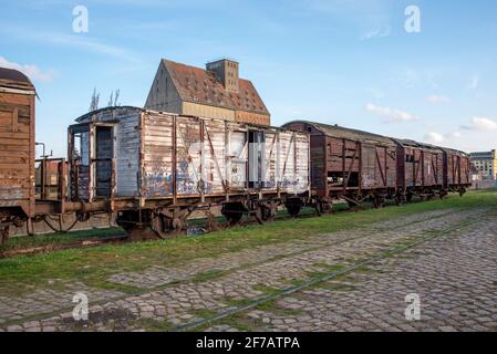 Allemagne, Saxe-Anhalt, Magdebourg, vieux wagons en bois. Banque D'Images