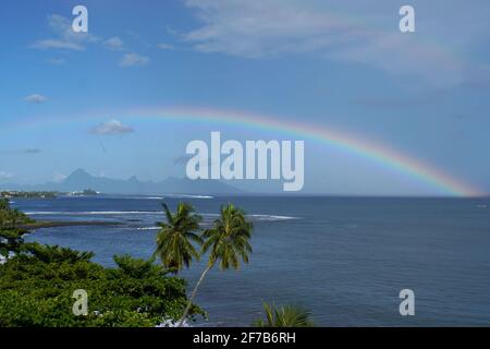 Vue sur Moorea depuis Tahiti, Polynésie française Banque D'Images