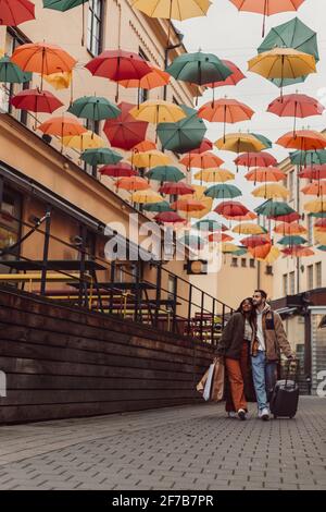 Couple en train de marcher ensemble Banque D'Images