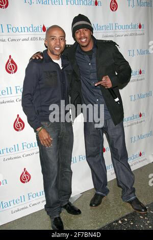New York, NY, États-Unis. 2 mars 2008. Vice-président exécutif de Warner Music Group, Kevin Liles (L) et Nick Cannon à la 9e Journée annuelle de la famille de la TJ Martell Foundation à Roseland. Crédit : Steve Mack/Alamy Banque D'Images