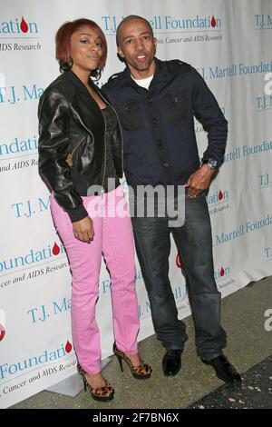 New York, NY, États-Unis. 2 mars 2008. Singer, Cheri Dennis, vice-président exécutif de Warner Music Group, Kevin Liles à la 9e Journée annuelle de la famille de la TJ Martell Foundation à Roseland. Crédit : Steve Mack/Alamy Banque D'Images