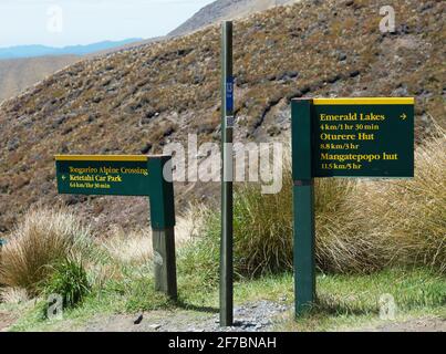 Sentier de randonnée dans le parc national de Tongariro, Nouvelle-Zélande.itinéraire de randonnée dans les montagnes, parc national de Tongariro, Nouvelle-Zélande Banque D'Images