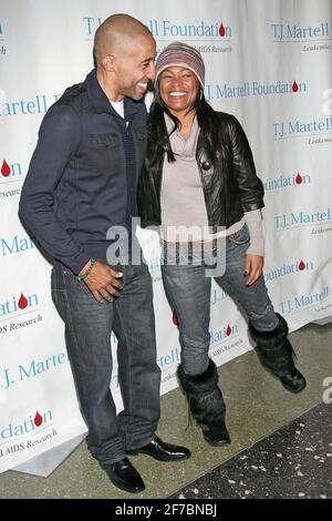 New York, NY, États-Unis. 2 mars 2008. Vice-président exécutif de Warner Music Group, Kevin Liles, actrice, Nia long à la 9e Journée annuelle de la famille de la TJ Martell Foundation à Roseland. Crédit : Steve Mack/Alamy Banque D'Images