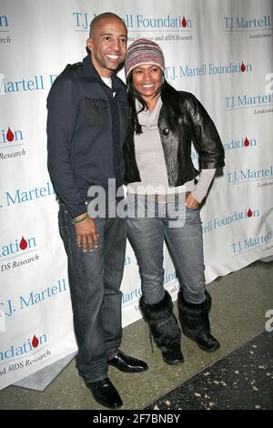 New York, NY, États-Unis. 2 mars 2008. Vice-président exécutif de Warner Music Group, Kevin Liles, actrice, Nia long à la 9e Journée annuelle de la famille de la TJ Martell Foundation à Roseland. Crédit : Steve Mack/Alamy Banque D'Images