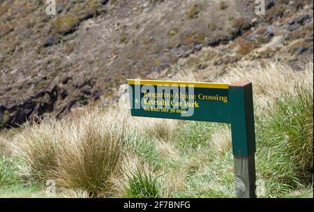 Sentier de randonnée dans le parc national de Tongariro, Nouvelle-Zélande.itinéraire de randonnée dans les montagnes, parc national de Tongariro, Nouvelle-Zélande Banque D'Images