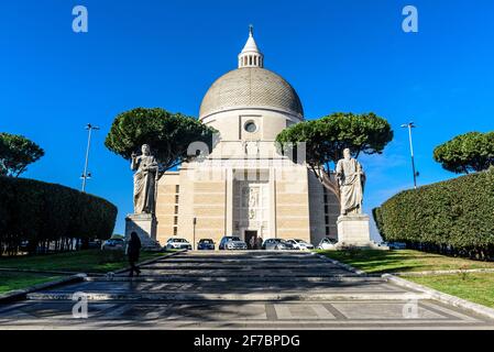 Basilique Parrocchiale dei Santi Pietro e Paolo, EUR, Frati Minori Conventuali, Rome, Latium, Italie, Europe Banque D'Images