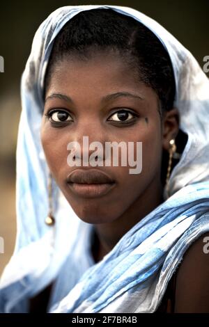 Afrique /Mali/Lere/ Jeune belle femme africaine du Mali . Banque D'Images