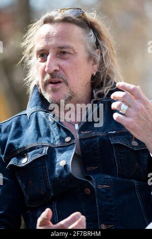 01 avril 2021, Bade-Wurtemberg, Tübingen: Le chanteur de pop Dieter Thomas Kuhn gestures pendant une interview. Photo : Tom Weller/dpa Banque D'Images