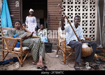 Musicien africain jouant kora à Bamako, Mali, Afrique de l'Ouest. Banque D'Images