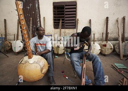 Toumani Diabaté est un joueur de kora malien qui a gagné une renommée internationale pour sa musique à Bamako, Mali, Afrique de l'Ouest. Banque D'Images