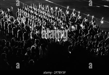 Berlin cérémonie pour les troupes alliées quittant la ville 1994 la nuit La cérémonie a eu lieu à la porte de Brandebourg Banque D'Images