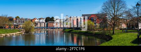 Vue sur Cricklepit Bridge, Exeter, Devon, Angleterre Banque D'Images