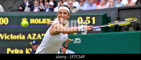 WIMBLEDON 2011. LA DEMI-FINALE DE LA FEMME. VICTORIA AZARENKA V. PETRA KVITOVA. VICTORIA AZARENKA. 30/6/2011. PHOTO DAVID ASHDOWN Banque D'Images