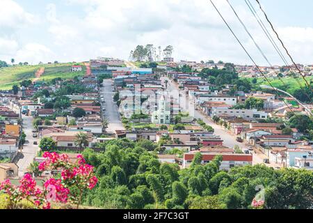 Vue sur une petite ville rurale de São Roque de Minas - MG, Brésil. Destination touristique écologique de l'État de Minas Gerais. Banque D'Images