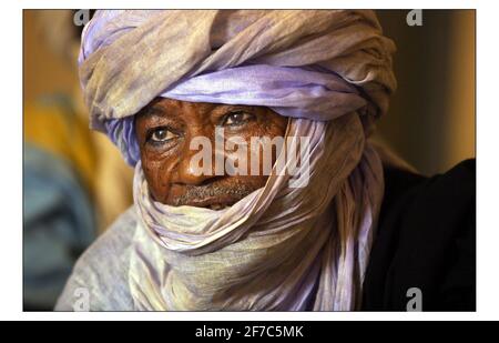 Mali: Bergers nomades, les Tuaregs du nord du Mali. Photo de David Sandison 13/12/2002 aller avec l'histoire de Mike Mc Carthy Banque D'Images