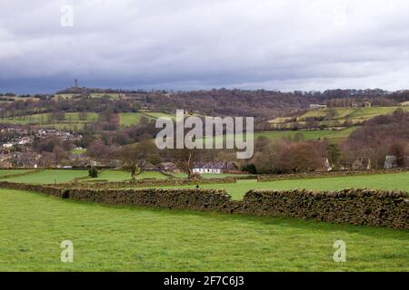 Castle Hill vu de Honley Village Banque D'Images