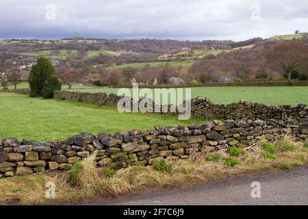 Castle Hill vu de Honley Village Banque D'Images