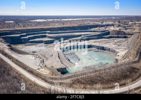 Vue aérienne d'une carrière à Saint-Eustache, Québec Banque D'Images