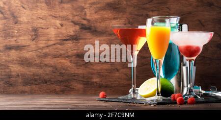 Ensemble de cocktails alcoolisés d'été, boissons alcoolisées et boissons chaudes et rafraîchissantes Banque D'Images