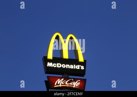 Logo de McDonalds Hassloch, Allemagne (05 avril 2021) Banque D'Images